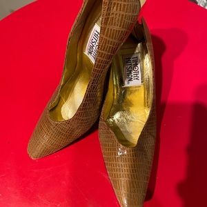 Beige Textured Gold Healed Pumps